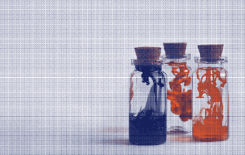 Trois fioles transparentes contenant un liquide suspect, illustrant les risques potentiels des tampons pour la santé - Marguerite & Cie