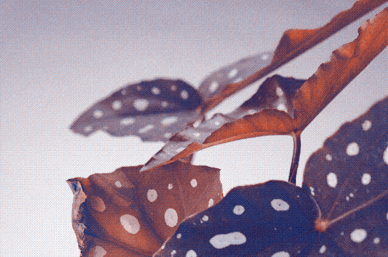 Plante à feuilles tachetées illustrant le spotting, ces légers saignements entre les règles, leurs causes et les moyens de s'en protéger - Marguerite & Cie