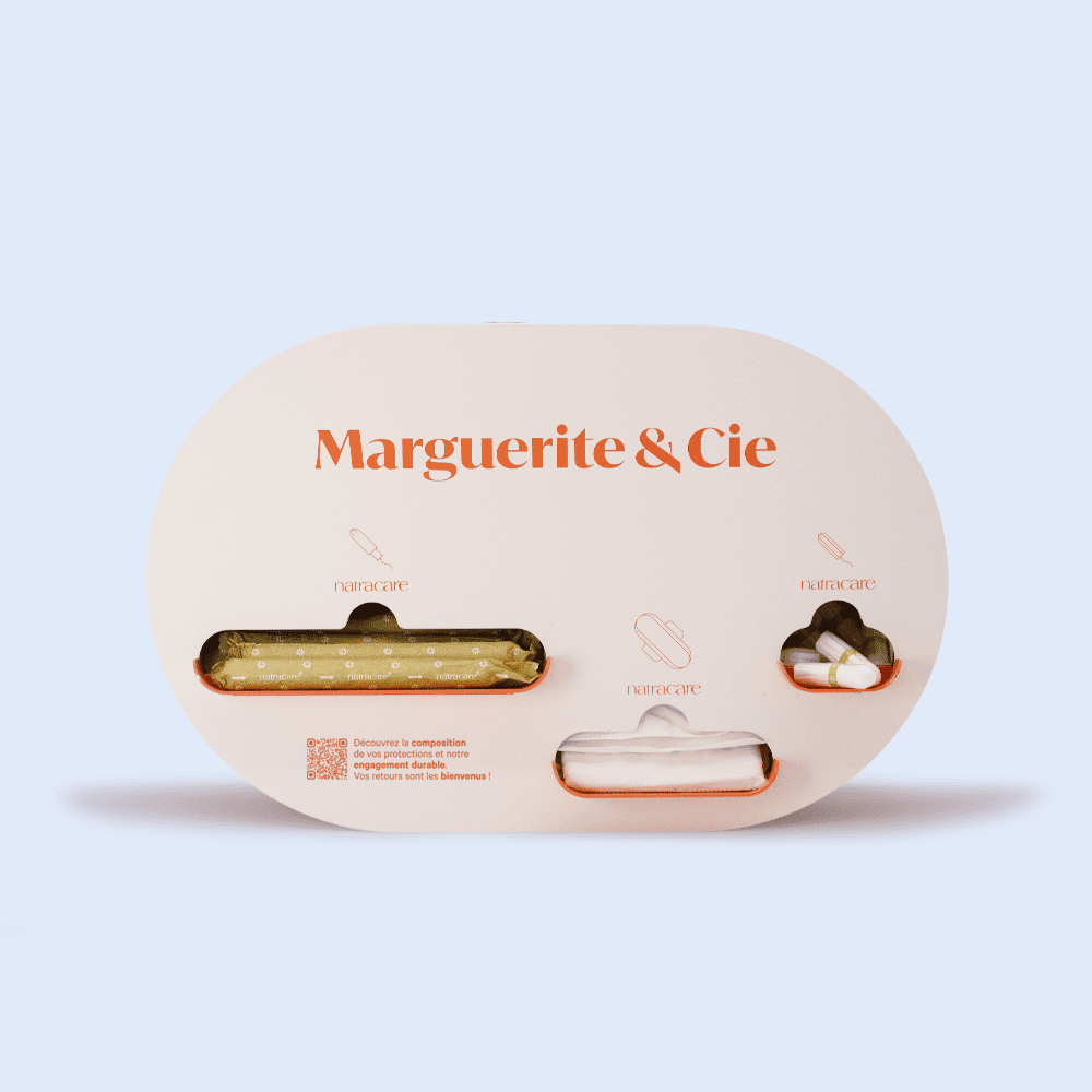 photo du distributeur de protection périodiques capsule de marguerite & cie de couleur corail de face sur fond gris